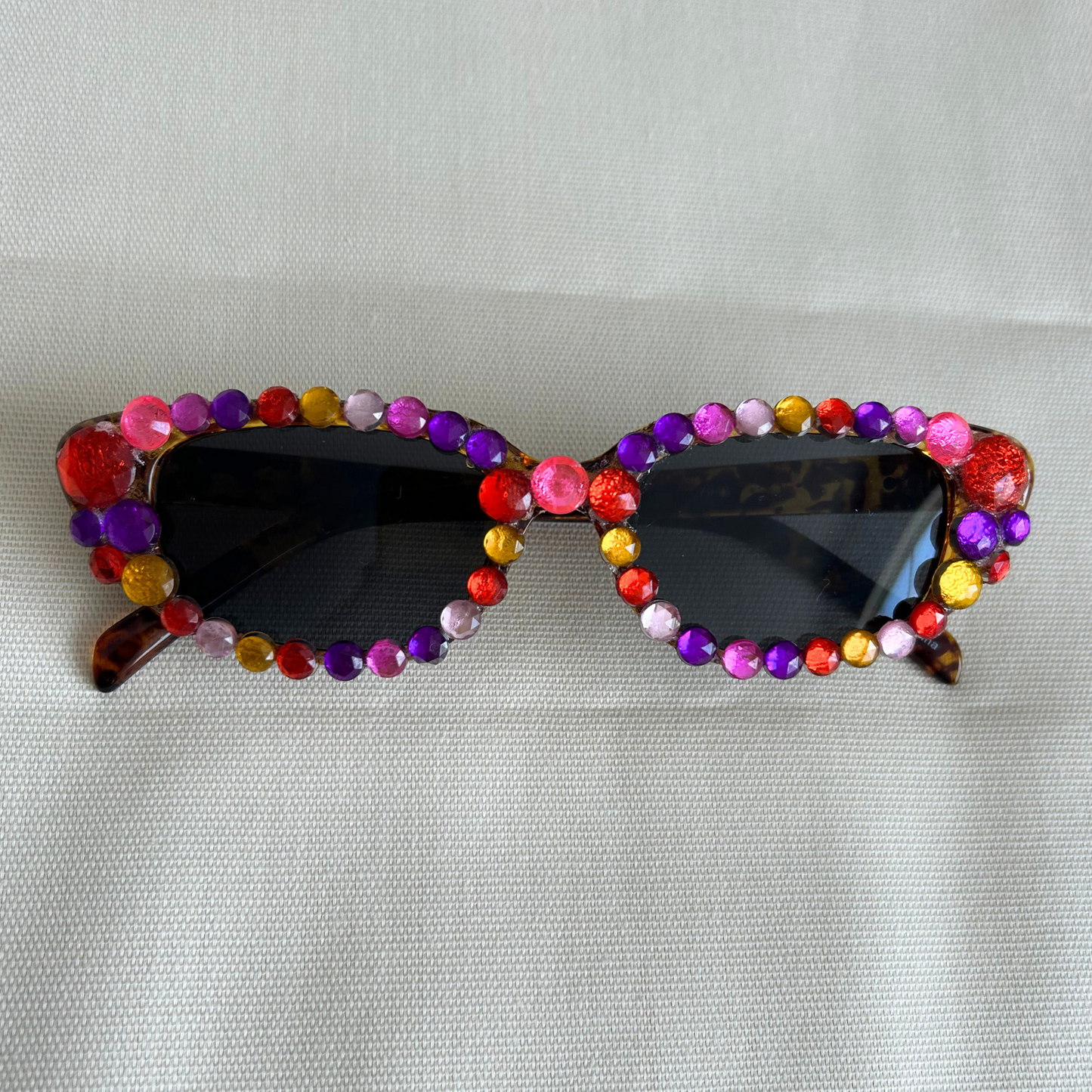 Syl Style - All over strass sunnies, tortoise shell frames